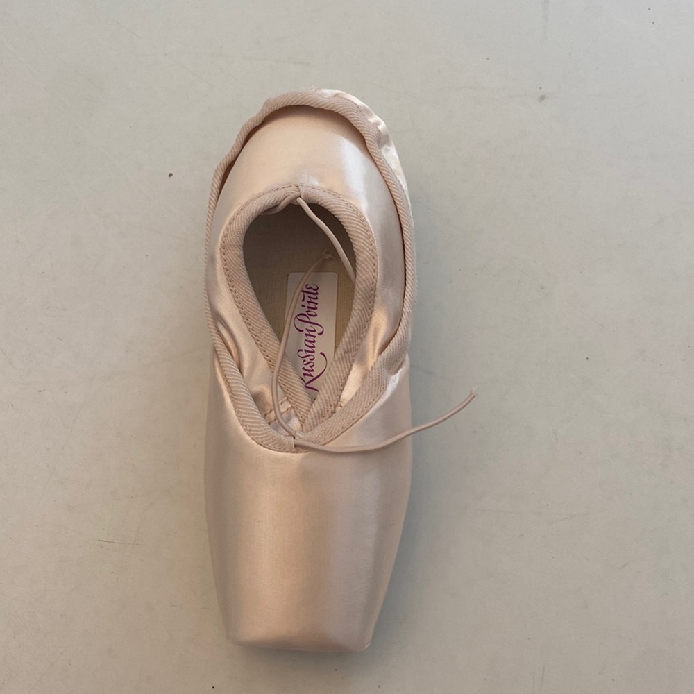 Bran new Sapfir Russian pointe shoes.